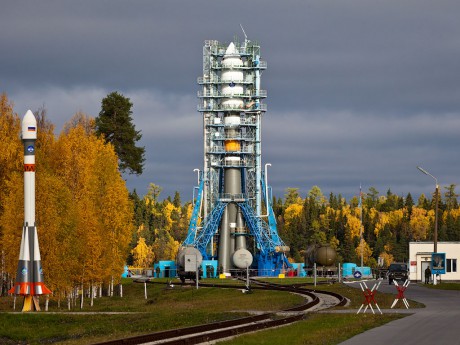 На территории Архангельской области расположен космодром ( г. Плесецк).