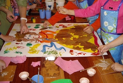 Совместное занятие с детьми старшего дошкольного возраста "Подарок Осени" объединения «Радужные краски»