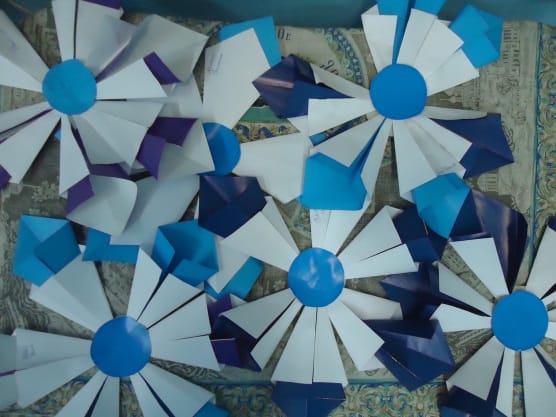 Проявляли свою фантазию в творческих коллективных работах (поделки из пластилина, оригами)