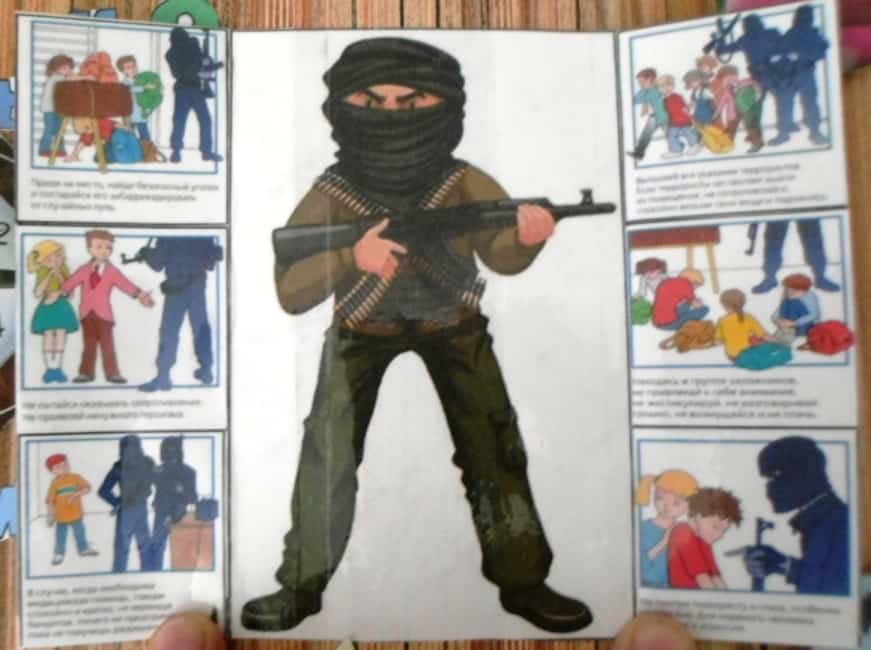 Цель: Закреплять знания детей о правилах поведения с террористами во время захвата в заложники.