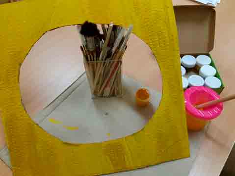 Мастер-класс для детей 6-7 лет: Закрашиваем квадрат желтой гуашью с двух сторон. (фото №3)