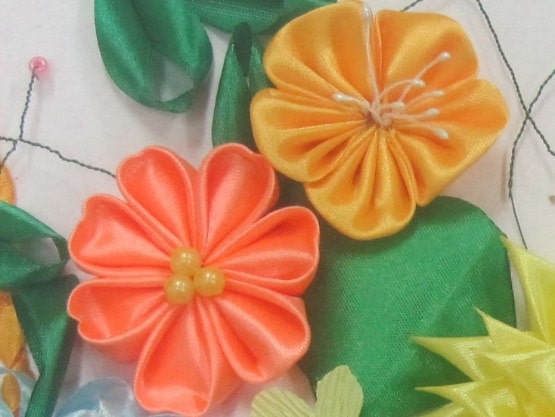 Для украшения можно сделать любые цветы, на ваш выбор. Мастер-класс поздравительной открытки на 8 марта для детей 5-6 классов.